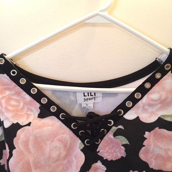 NWT Lili Sport Lace Up Graphic Roses Sweatshirt - Picture 2 of 4